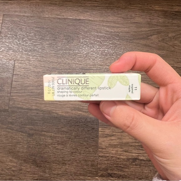 Clinique Dramatically Different Lipstick (11 Sugared Maple) Shaping Lip Colour - Picture 1 of 7